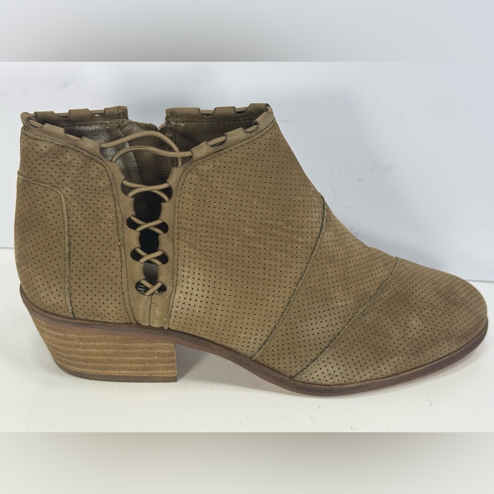NWOT - Vince Camuto Pandormia Perforated Tan Ankle Boots